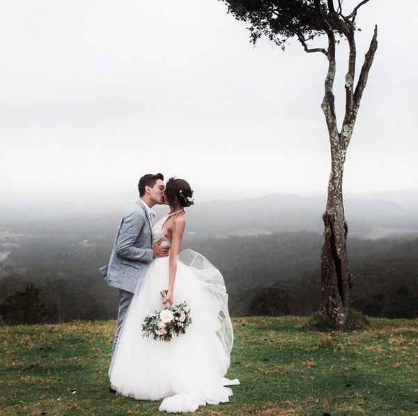 Девы, вам лучше выходить замуж не раньше 27 лет!