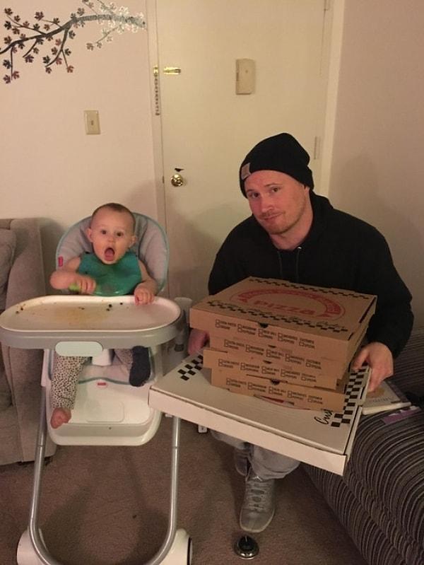 3. "Küçük çocuğunuz cep telefonundaki uygulamayla bir sürü büyük boy pizza sipariş ettiğinde..."