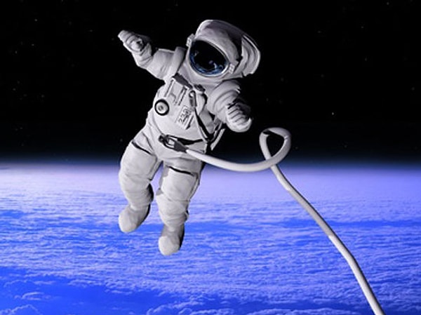 4. На четвертом месте расположились летчики и космонавты со средним месячным доходом почти в 103 тысячи рублей.