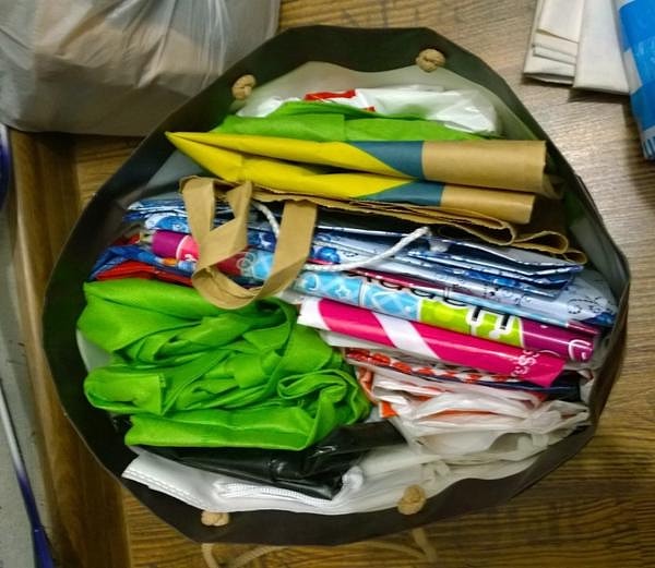 3. Признайтесь, у вас тоже есть пакет с пакетами