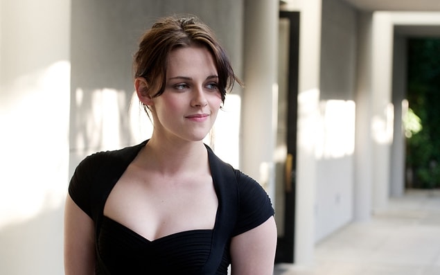 2012 yılında daha feminen modeller ve stil tercih etmeye başlayan Kristen, adeta o yıl son bulan Alacakaranlık serisini bitirip genç kız ruhundan koptuğunu kanıtlar gibiydi.