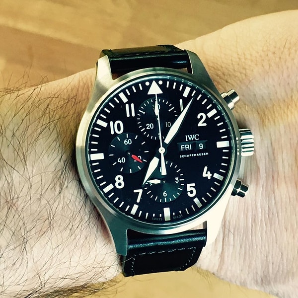 2. В какой стране появились первые наручные часы?