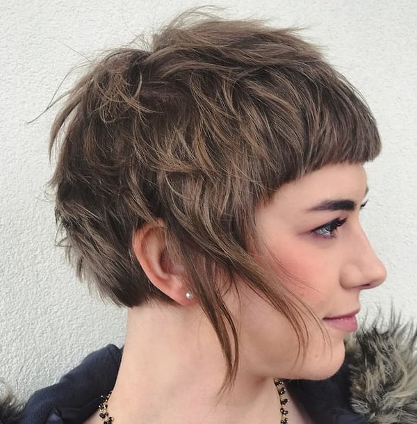 15. Для более смелых дам подойдёт стрижка пикси, но с добавлением многослойности: