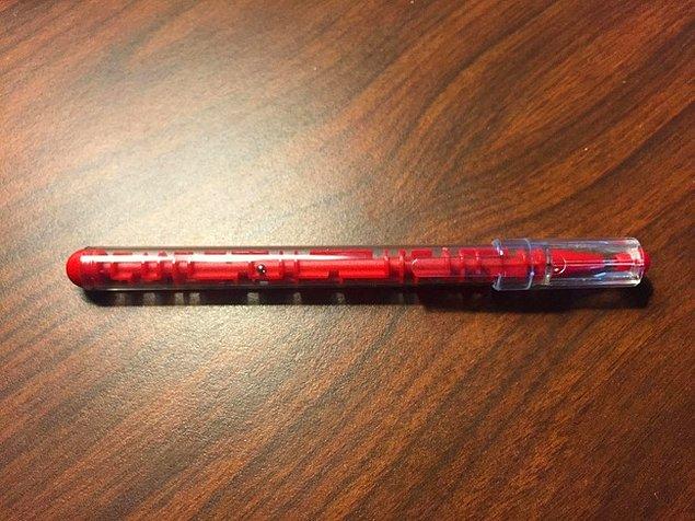 10. İçinde labirent olan bir kalem.
