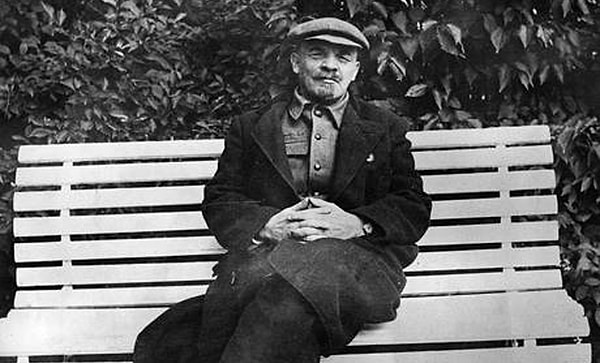 4. Где Ленин встретил революцию 1905 года?