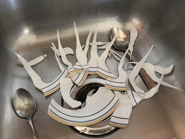 13. Нет, все мы когда-нибудь да разбивали тарелки, но чтобы ТАК.