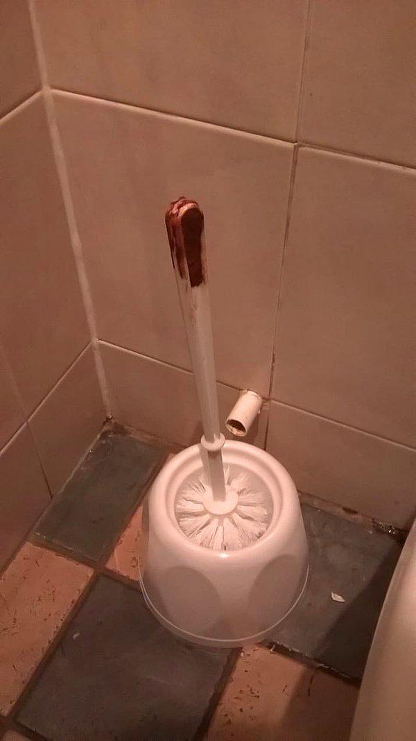 3. Sanırım bu tuvalet fırçası amacı dışında kullanılmış...