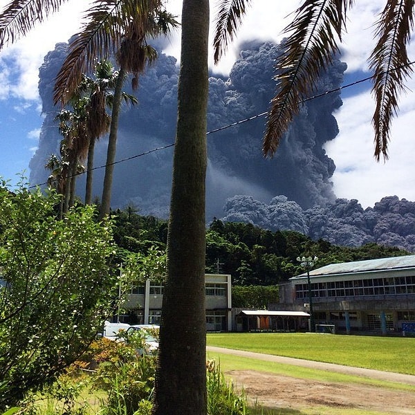 4. Извержение вулкана Кутиноэрабу в Японии