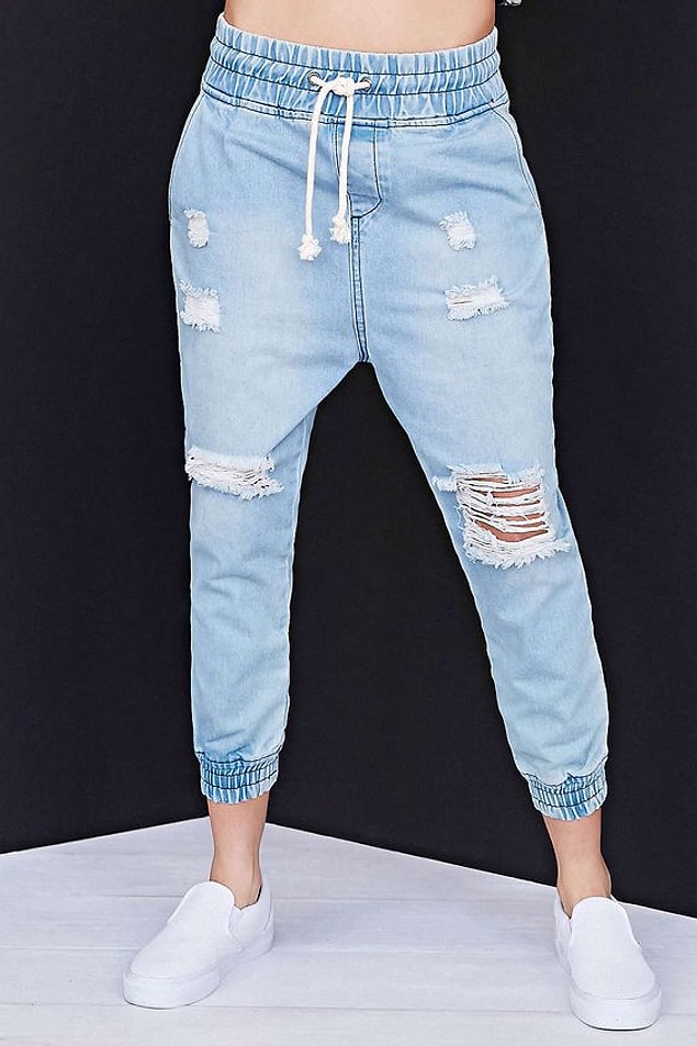 Beli veya ağı düşük pantolonlar.