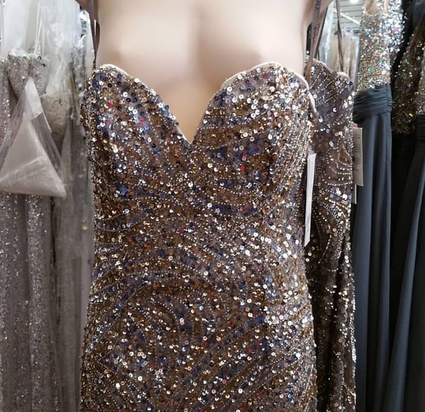 13. На все эти платья и топы без бретелек можно даже и не смотреть. Ты знаешь, что они просто не будут на тебе держаться