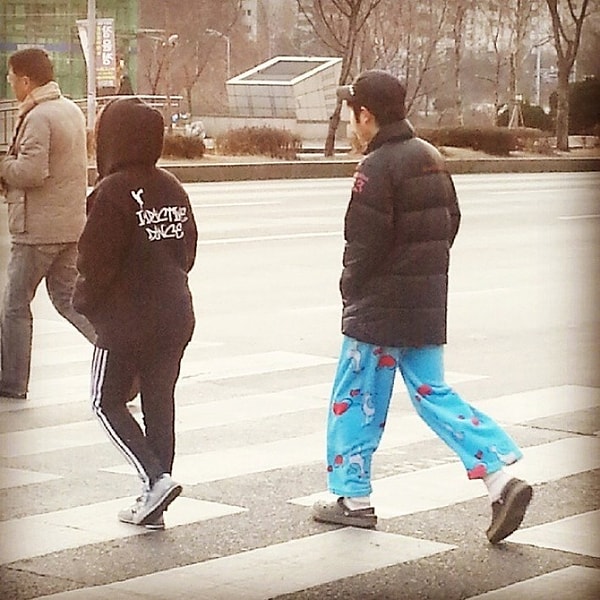 9. Выбежал на минуточку из дома.