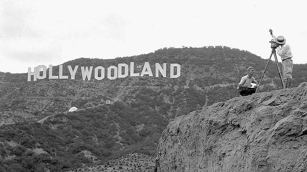 2. Hollywood’un simgesi olan ikonik yazı 1932 yılında yerleştirildi ve ilk halinde ‘Hollywoodland’ yazıyordu.