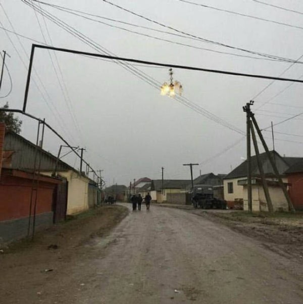 16. Пфф, фонари нам ни к чему, у нас есть люстры