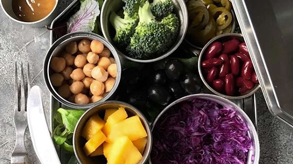 1. Книга, написанная датским диетологом, которую просто смели в скандинавских странах, появилась на полках в Англии, и план питания, описанный в ней, тут же окрестили «самой простой диетой на свете».