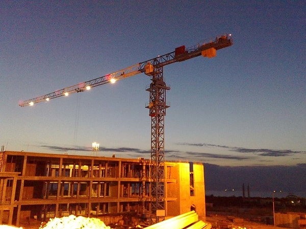 7. Какой элемент есть в конструкции башенного крана?