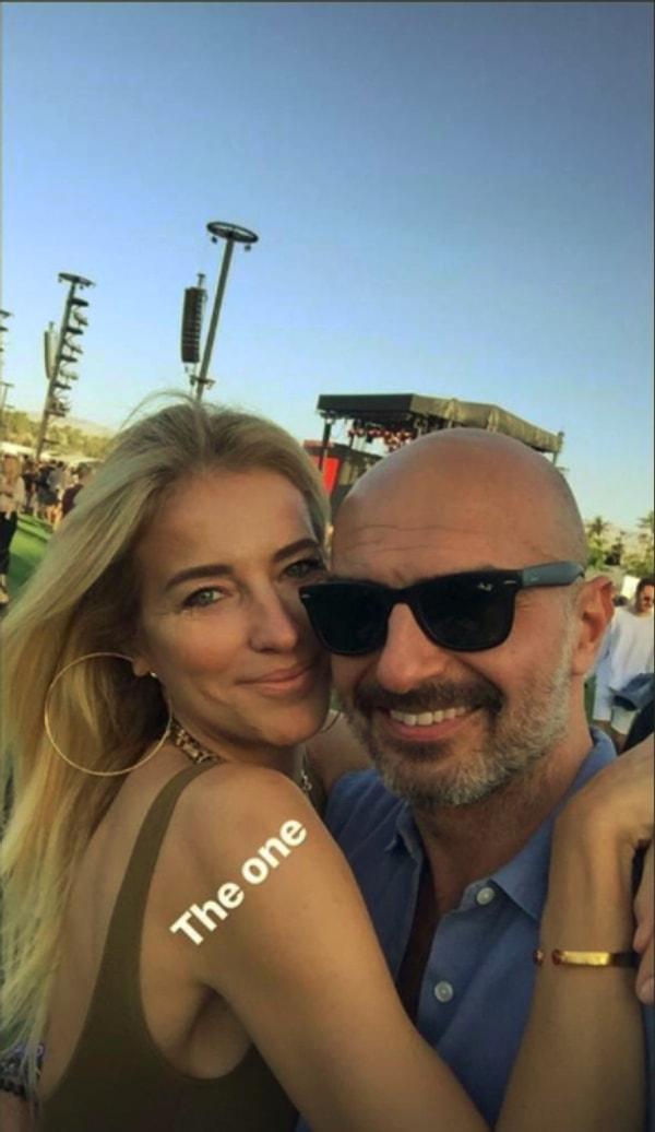 Burcu Esmersoy sevgilisi, arkadaşları ve cüzdanıyla, ilk günden Coachella'da yerini aldı.