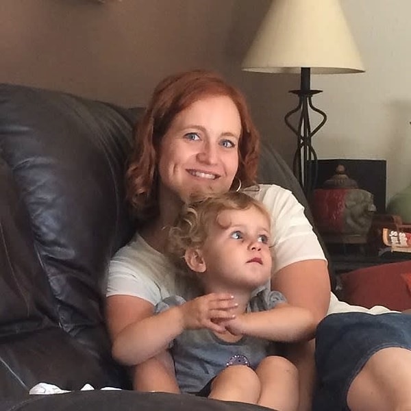 1. Сможете разобраться, где чьи руки на этом фото?