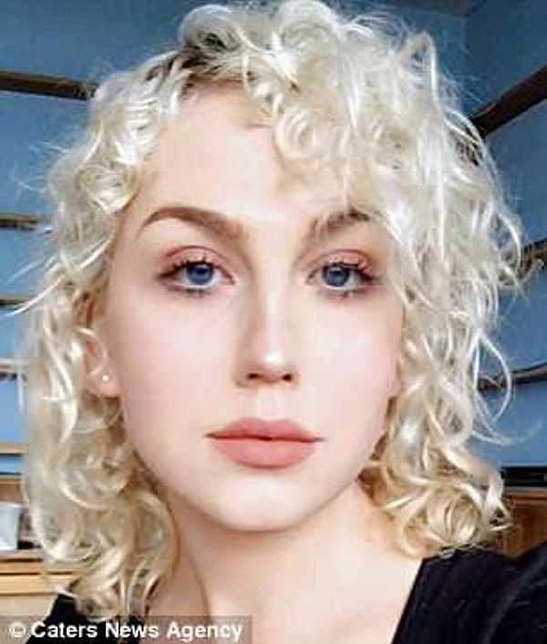 Но это его нисколько не смущает. Он просто хотел, чтобы его вторая половинка выглядела женственно.