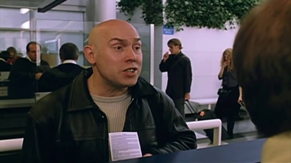 4. Что спрашивал таможенник у Виктора?