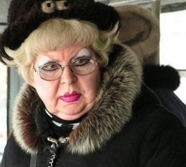 5. Неумение обращаться с косметикой не проходит с годами.