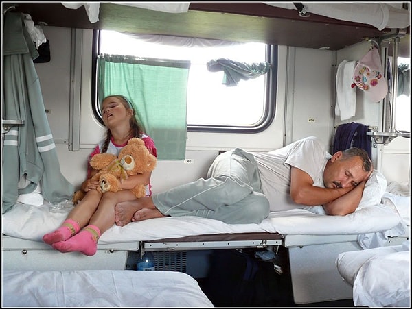 6. Незнакомец заговорил с вами в поезде. Ваша реакция?