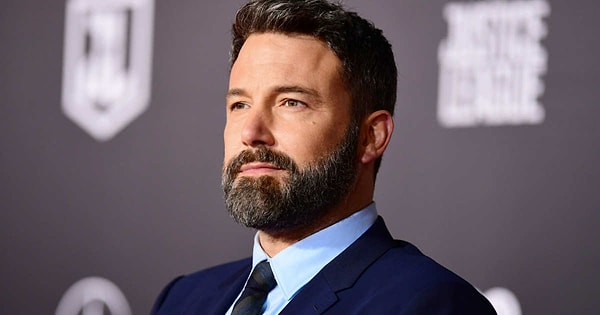 7. Имеет ли исполнитель роли Бэтмена Бен Аффлек какую-то связь с Россией?