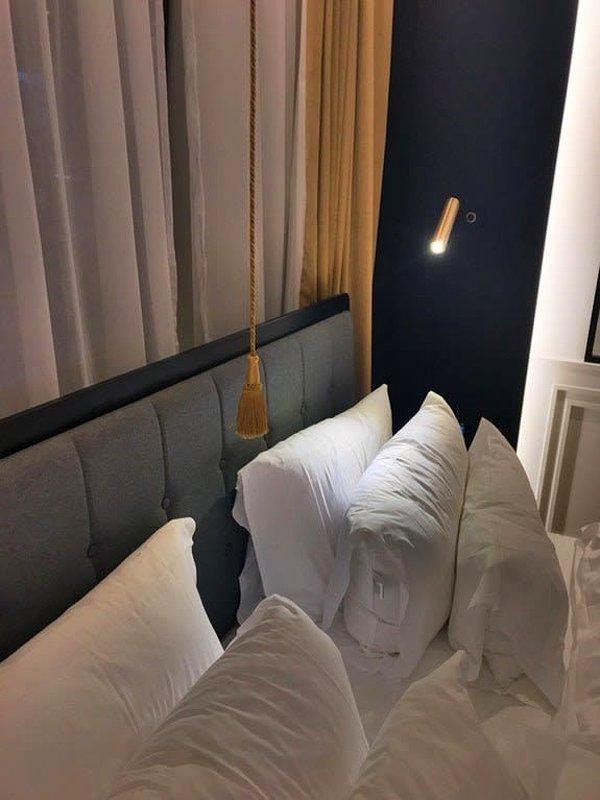 13. Yatak başına koyduğu bu ip sayesinde sabahın gün ışığını yataktan kalkmadan engellemenizi sağlayan otel