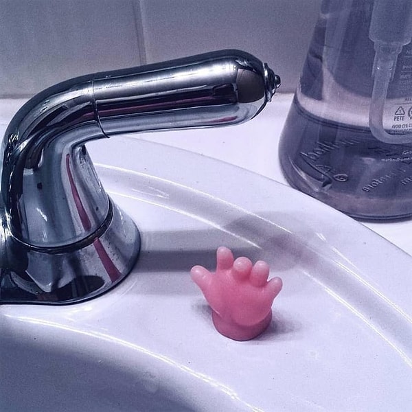 6. Мыло в виде тонущей руки? Почему бы и да?