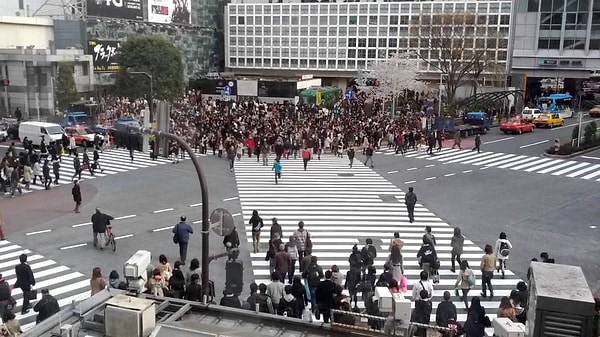 8. Пересекать перекресток по диагонали - ждать беды и нужды