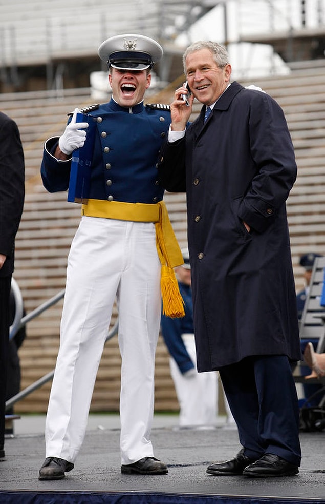6. George W. Bush ve Hava Kuvvetleri Akademisi