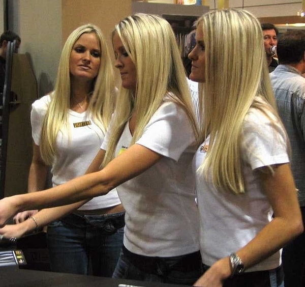 3. Некоторые близнецы не очень любят все делить и носить одинаковую одежду, но только не они.