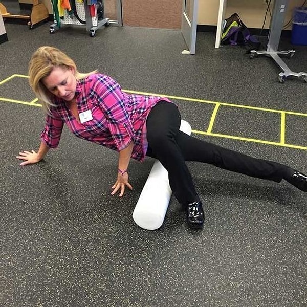 1. Упражнения с массажным валиком