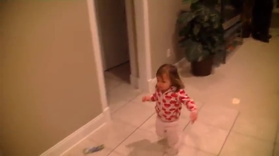 Annesini, Kardeşleriyle Dahi Paylaşmak İstemeyen Ufaklık