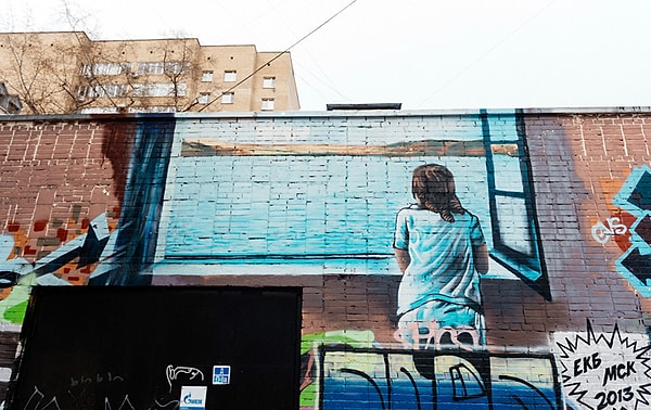 5. Неизвестный художник "Девушка Дали у окна"