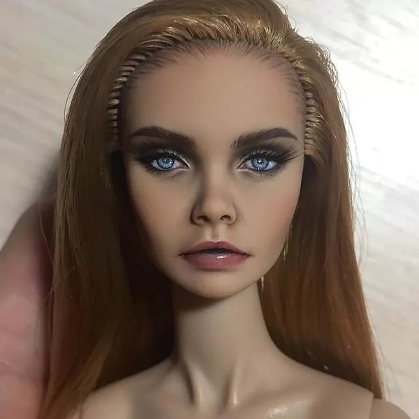 9. Кара Делевинь