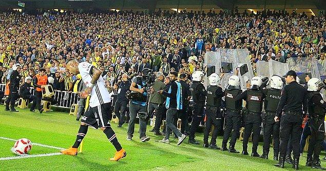 Fenerbahçe'ye 3 maç seyircisiz oynama cezasıyla 1 milyon 65 bin TL para cezası verildi.  Beşiktaş'tan Tolga Zengin ve Pepe'ye birer maç ceza verildi.