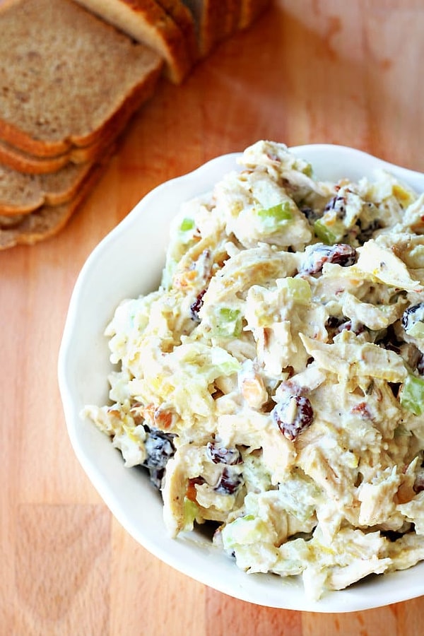 4. Греческим йогуртом также можно заменить майонез и сметану.