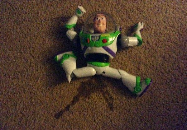 12. "2 yaşındaki kardeşim kendi suçunu Buzz Lightyear'ın üstüne atmış!"
