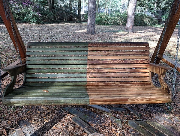 2. "Я не замечал, насколько грязными были наши качели, пока не стал их чистить. На левой половине не зеленая краска, а грязь".