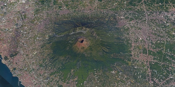 3. Вулкан Везувий, Неаполь, Италия