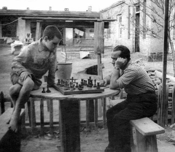 7. Шахматы тоже пользовались популярностью