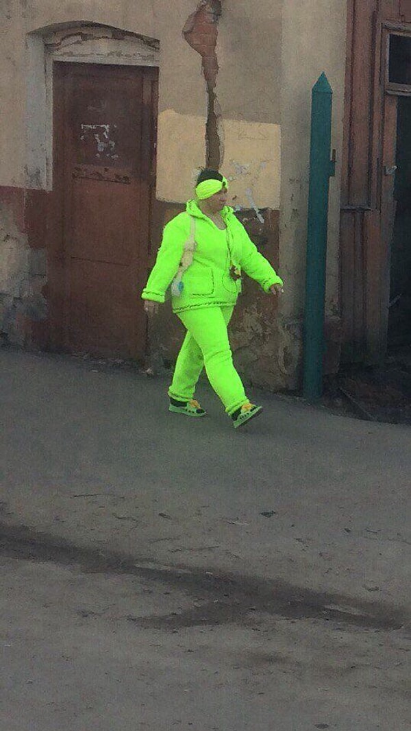 5. Немного неона в эти серые будни!