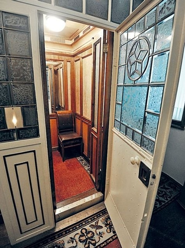 На этой даче даже было собственное бомбоубежище.