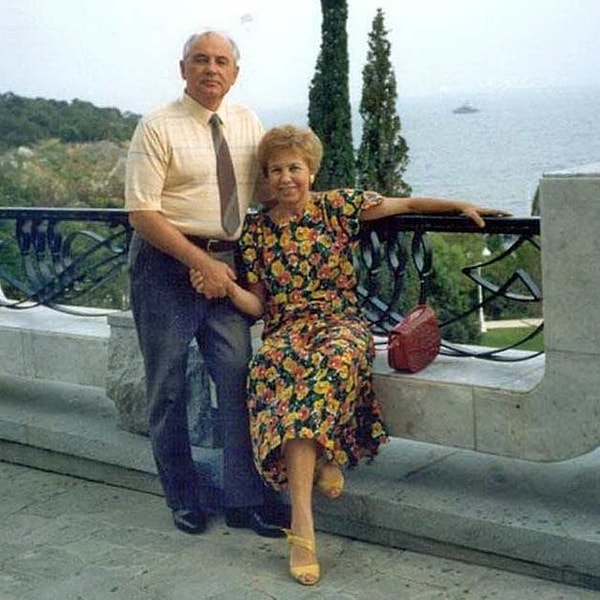 Ее было видно издалека, и поэтому она тщательно охранялась службами безопасности.