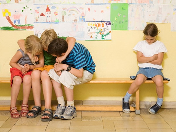 4. Вы переставали общаться с другом, потому что с ним переставали общаться все