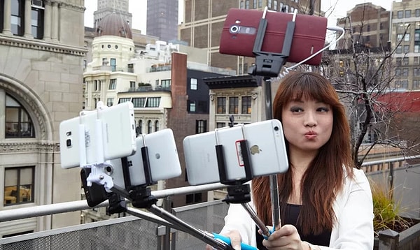 6. Еще один гаджет-фрик в поисках идеального ракурса