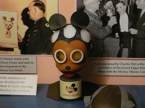 3. İkinci Dünya Savaşı sırasında, Disney çocuklar için Mickey Mouse gaz maskeleri üretmiştir.