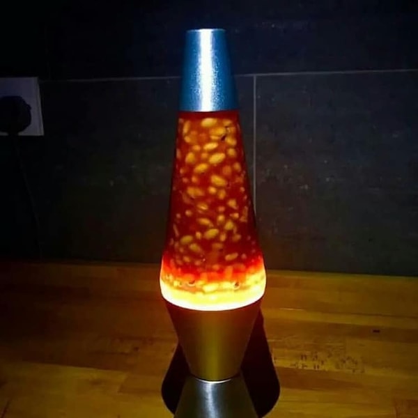 8. Лавовая лампа из консервированных бобов. Интересно, как это все пахнет, м?