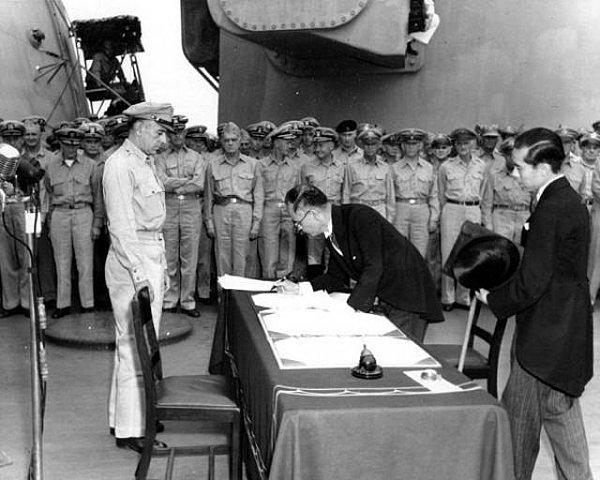 2. Kuril Adaları Sorunu nedeniyle, Japonya ve Rusya hâlâ İkinci Dünya Savaşı'nı sona erdirmek için bir barış antlaşması imzalamadılar.