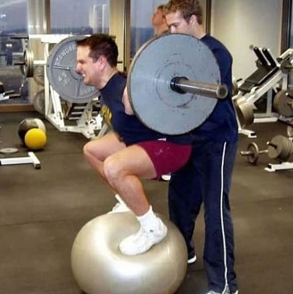 1. Прям скульптура для музея, музея глупости и безрассудства